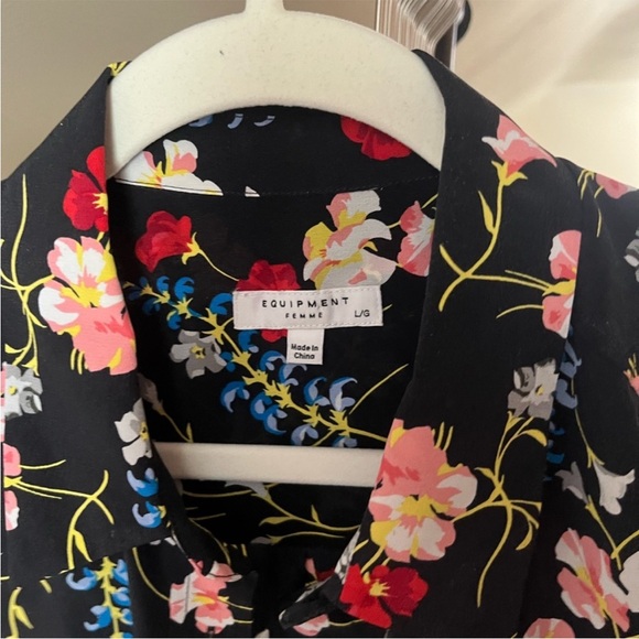 Equipment 100% Silk Floral Button Down Top L - Picture 3 of 5